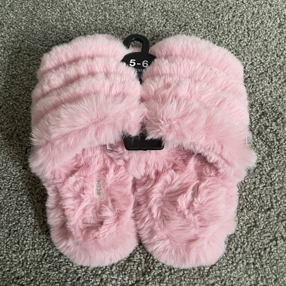 3/$45 Ardene Fluffy Slippers